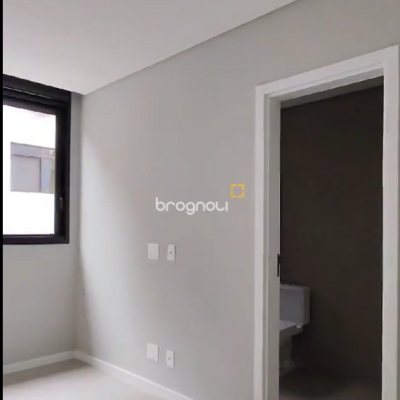 Apartamento com 123m², 3 quartos (sendo 3 suítes), 2 garagens, no bairro Jurerê Internacional em Florianópolis
