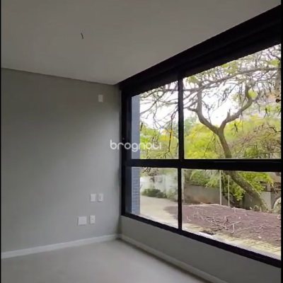 Apartamento com 123m², 3 quartos (sendo 3 suítes), 2 garagens, no bairro Jurerê Internacional em Florianópolis