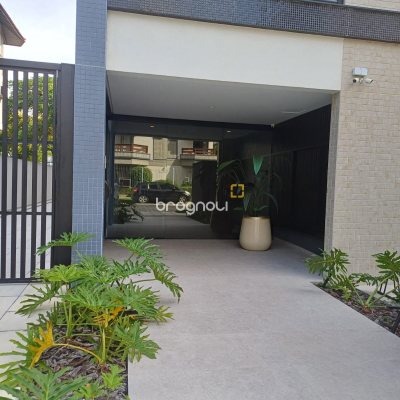Apartamento com 123m², 3 quartos (sendo 3 suítes), 2 garagens, no bairro Jurerê Internacional em Florianópolis