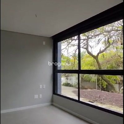 Apartamento com 123m², 3 quartos (sendo 3 suítes), 2 garagens, no bairro Jurerê Internacional em Florianópolis