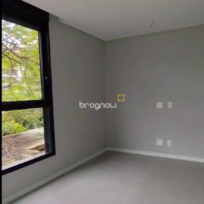 Apartamento com 123m², 3 quartos (sendo 3 suítes), 2 garagens, no bairro Jurerê Internacional em Florianópolis
