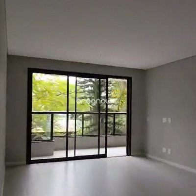 Apartamento com 123m², 3 quartos (sendo 3 suítes), 2 garagens, no bairro Jurerê Internacional em Florianópolis