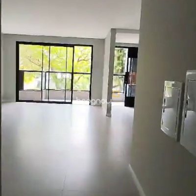 Apartamento com 123m², 3 quartos (sendo 3 suítes), 2 garagens, no bairro Jurerê Internacional em Florianópolis