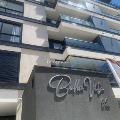 Apartamento com 123m², 3 quartos (sendo 3 suítes), 2 garagens, no bairro Jurerê Internacional em Florianópolis