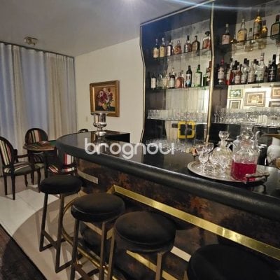 Apartamento com 211m², 4 quartos (sendo 1 suíte), 2 garagens, no bairro Centro em Florianópolis