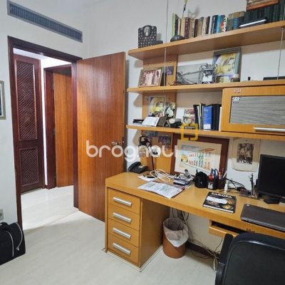 Apartamento com 211m², 4 quartos (sendo 1 suíte), 2 garagens, no bairro Centro em Florianópolis