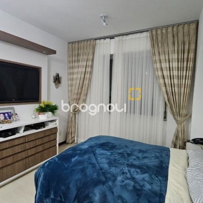 Apartamento com 211m², 4 quartos (sendo 1 suíte), 2 garagens, no bairro Centro em Florianópolis