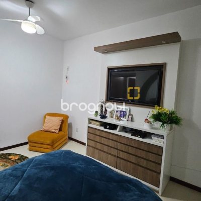 Apartamento com 211m², 4 quartos (sendo 1 suíte), 2 garagens, no bairro Centro em Florianópolis