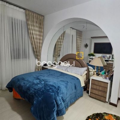 Apartamento com 211m², 4 quartos (sendo 1 suíte), 2 garagens, no bairro Centro em Florianópolis