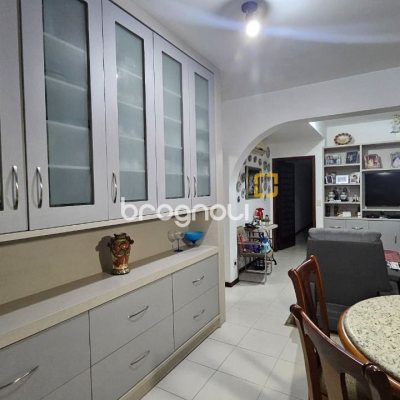 Apartamento com 211m², 4 quartos (sendo 1 suíte), 2 garagens, no bairro Centro em Florianópolis