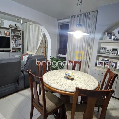 Apartamento com 211m², 4 quartos (sendo 1 suíte), 2 garagens, no bairro Centro em Florianópolis