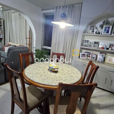 Apartamento com 211m², 4 quartos (sendo 1 suíte), 2 garagens, no bairro Centro em Florianópolis