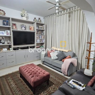 Apartamento com 211m², 4 quartos (sendo 1 suíte), 2 garagens, no bairro Centro em Florianópolis