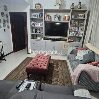 Apartamento com 211m², 4 quartos (sendo 1 suíte), 2 garagens, no bairro Centro em Florianópolis