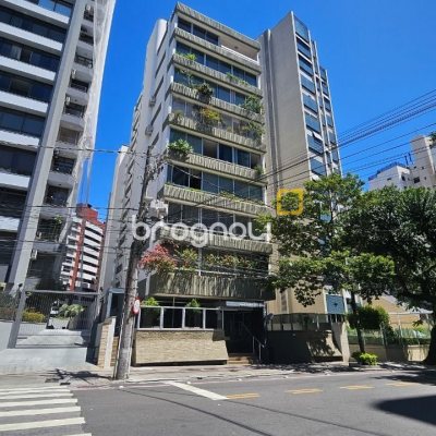 Apartamento com 211m², 4 quartos (sendo 1 suíte), 2 garagens, no bairro Centro em Florianópolis
