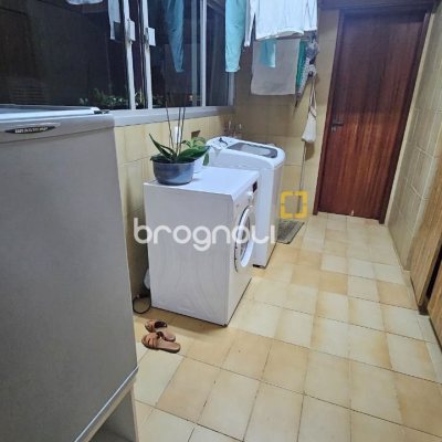 Apartamento com 211m², 4 quartos (sendo 1 suíte), 2 garagens, no bairro Centro em Florianópolis