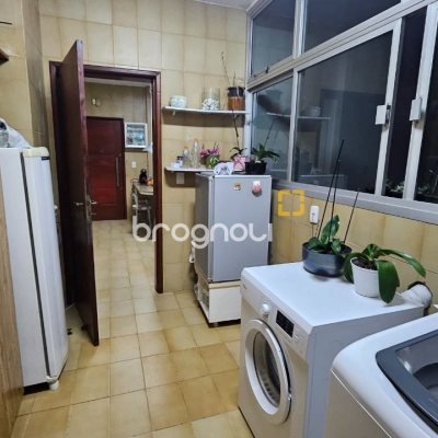 Apartamento com 211m², 4 quartos (sendo 1 suíte), 2 garagens, no bairro Centro em Florianópolis
