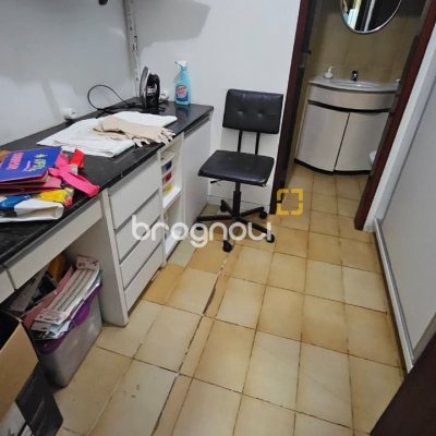 Apartamento com 211m², 4 quartos (sendo 1 suíte), 2 garagens, no bairro Centro em Florianópolis