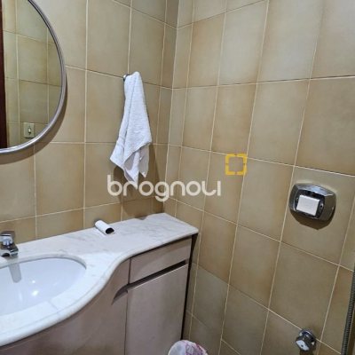 Apartamento com 211m², 4 quartos (sendo 1 suíte), 2 garagens, no bairro Centro em Florianópolis
