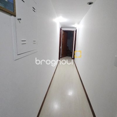 Apartamento com 211m², 4 quartos (sendo 1 suíte), 2 garagens, no bairro Centro em Florianópolis