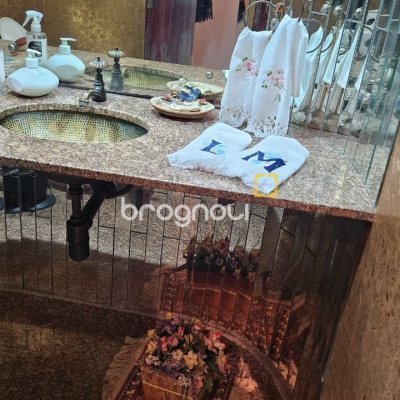 Apartamento com 211m², 4 quartos (sendo 1 suíte), 2 garagens, no bairro Centro em Florianópolis