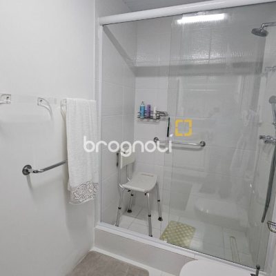 Apartamento com 211m², 4 quartos (sendo 1 suíte), 2 garagens, no bairro Centro em Florianópolis