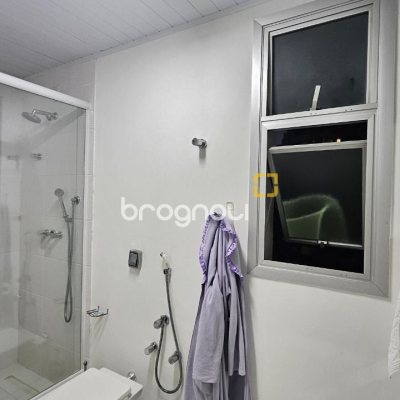 Apartamento com 211m², 4 quartos (sendo 1 suíte), 2 garagens, no bairro Centro em Florianópolis