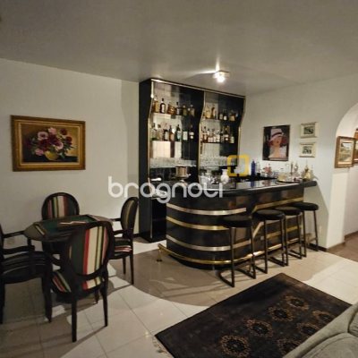 Apartamento com 211m², 4 quartos (sendo 1 suíte), 2 garagens, no bairro Centro em Florianópolis