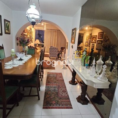 Apartamento com 211m², 4 quartos (sendo 1 suíte), 2 garagens, no bairro Centro em Florianópolis