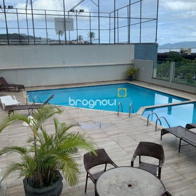 Apartamento com 81m², 3 quartos (sendo 1 suíte), 1 garagem, no bairro Centro em Florianópolis