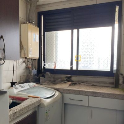 Apartamento com 81m², 3 quartos (sendo 1 suíte), 1 garagem, no bairro Centro em Florianópolis