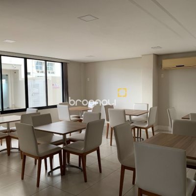 Apartamento com 81m², 3 quartos (sendo 1 suíte), 1 garagem, no bairro Centro em Florianópolis