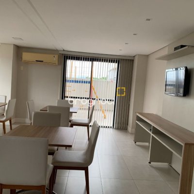 Apartamento com 81m², 3 quartos (sendo 1 suíte), 1 garagem, no bairro Centro em Florianópolis