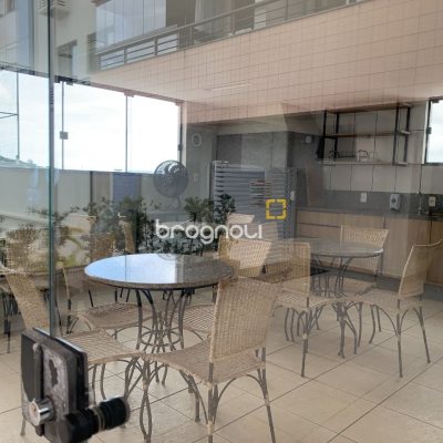 Apartamento com 81m², 3 quartos (sendo 1 suíte), 1 garagem, no bairro Centro em Florianópolis