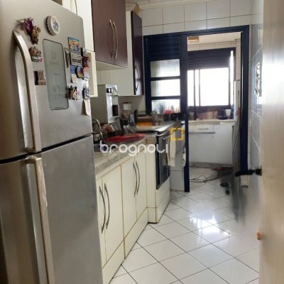 Apartamento com 81m², 3 quartos (sendo 1 suíte), 1 garagem, no bairro Centro em Florianópolis