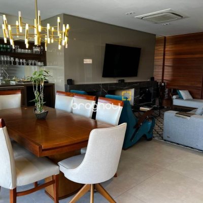 Casa com 385m², 5 quartos (sendo 5 suítes), 2 garagens, no bairro Jurerê Internacional em Florianópolis