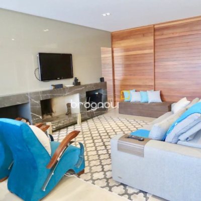 Casa com 385m², 5 quartos (sendo 5 suítes), 2 garagens, no bairro Jurerê Internacional em Florianópolis