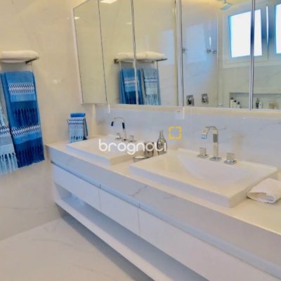 Casa com 385m², 5 quartos (sendo 5 suítes), 2 garagens, no bairro Jurerê Internacional em Florianópolis