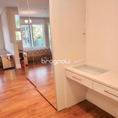 Casa com 385m², 5 quartos (sendo 5 suítes), 2 garagens, no bairro Jurerê Internacional em Florianópolis