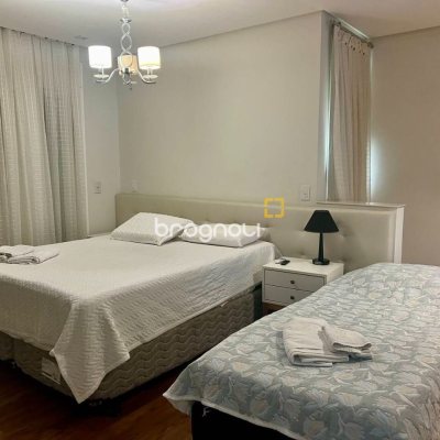 Casa com 385m², 5 quartos (sendo 5 suítes), 2 garagens, no bairro Jurerê Internacional em Florianópolis