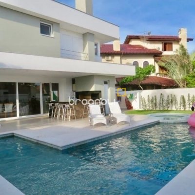 Casa com 385m², 5 quartos (sendo 5 suítes), 2 garagens, no bairro Jurerê Internacional em Florianópolis