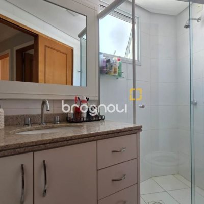 Apartamento com 91m², 3 quartos (sendo 1 suíte), 2 garagens, no bairro Trindade em Florianópolis