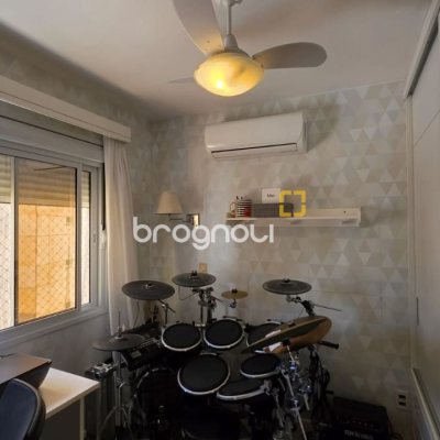 Apartamento com 91m², 3 quartos (sendo 1 suíte), 2 garagens, no bairro Trindade em Florianópolis