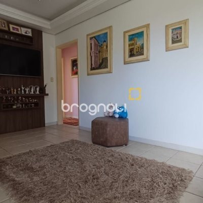 Casa com 218m², 4 quartos (sendo 1 suíte), 2 garagens, no bairro Trindade em Florianópolis