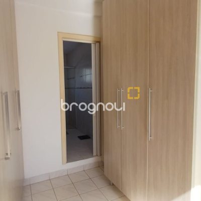 Casa com 218m², 4 quartos (sendo 1 suíte), 2 garagens, no bairro Trindade em Florianópolis