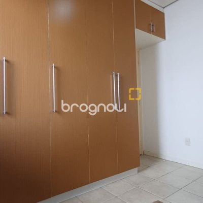 Casa com 218m², 4 quartos (sendo 1 suíte), 2 garagens, no bairro Trindade em Florianópolis