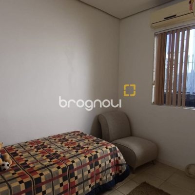 Casa com 218m², 4 quartos (sendo 1 suíte), 2 garagens, no bairro Trindade em Florianópolis