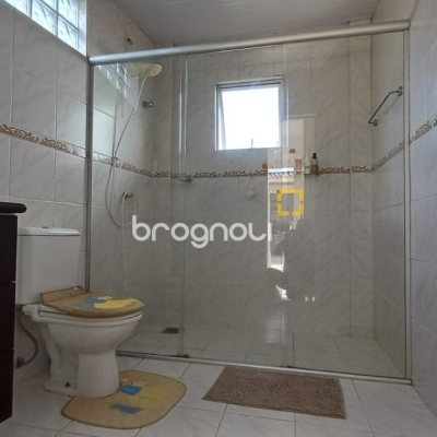 Casa com 218m², 4 quartos (sendo 1 suíte), 2 garagens, no bairro Trindade em Florianópolis