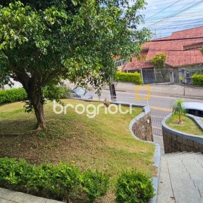 Casa com 288m², 4 garagens, no bairro Saco dos Limões em Florianópolis