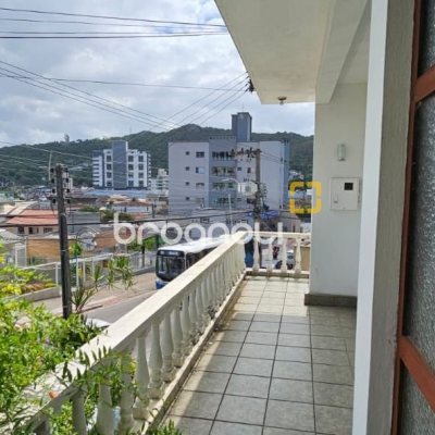 Casa com 288m², 4 garagens, no bairro Saco dos Limões em Florianópolis